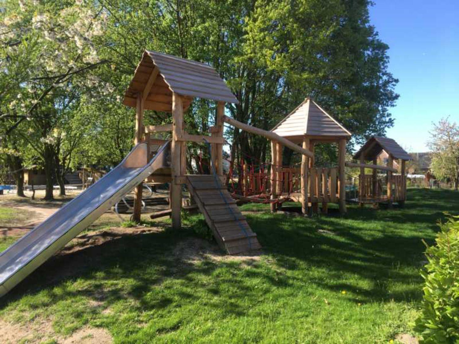 3 Türme mit Verbindungselementen