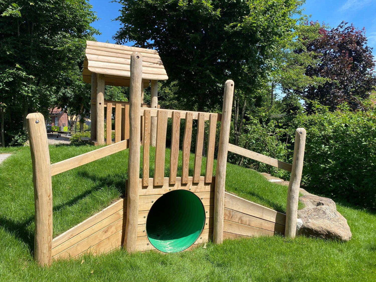 Hügel mit Tunnel klein